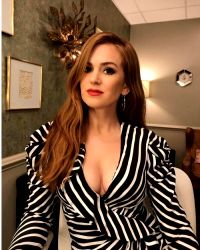 Isla Fisher And Her MILF Cleavage.