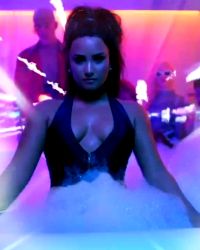 Demi Lovato – Pool Goddess