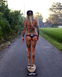 Girls can skate too! Sexy girls on longboards