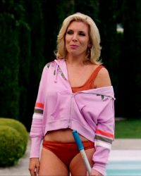 June Diane Raphael In The High Note