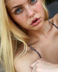 Sexy Girls With Freckles (24 Photos)